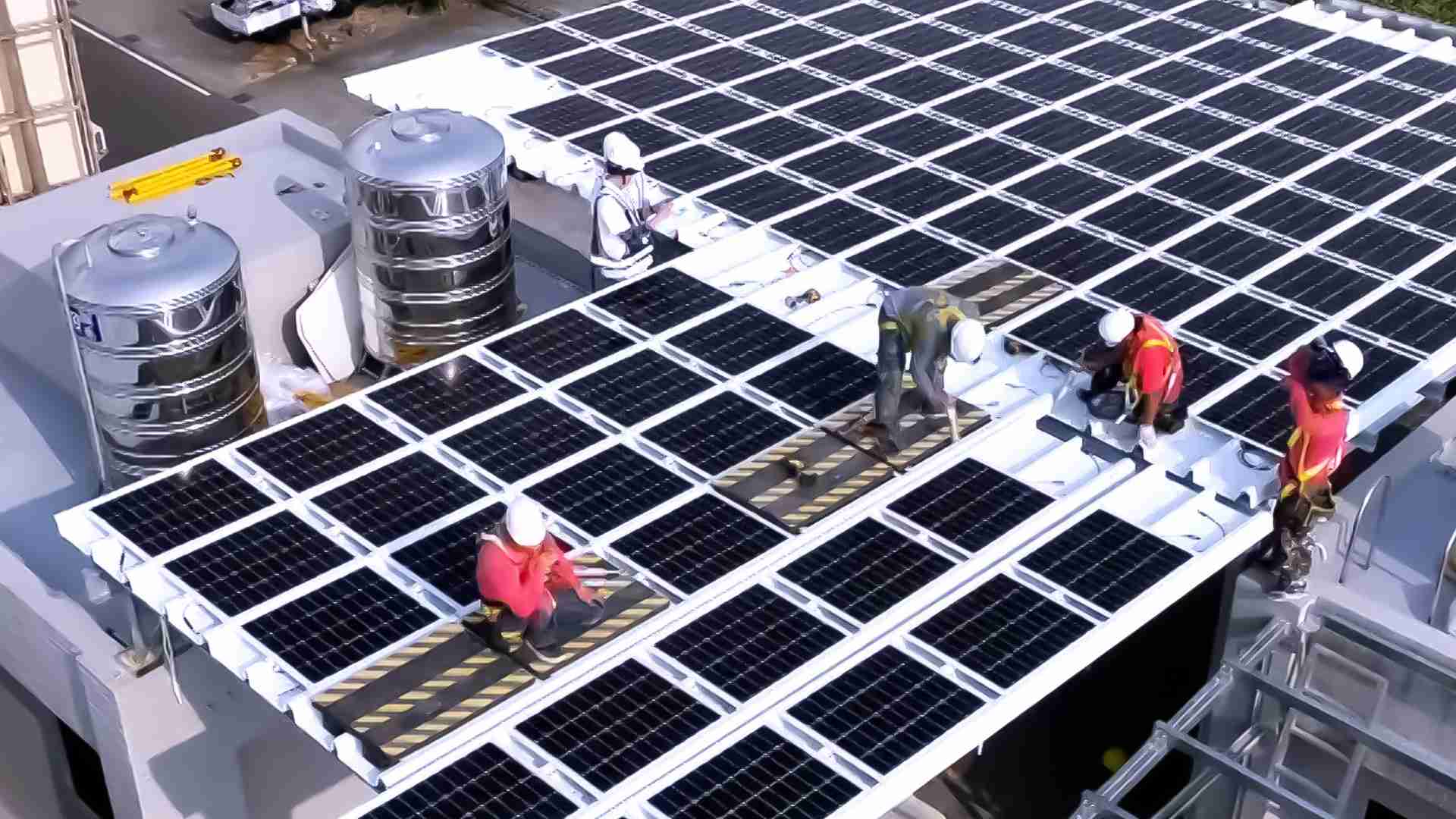 至成国际着力于替代能源之技术研发，，如光电浪板的相关制程、、设备与产品，，，其中所开发之光电整合型浪板，，，，减少传统金属支架安装，，更提升耐候度，，，可广泛运用于多元场域，，，，并辅助建筑达到净零碳排目标