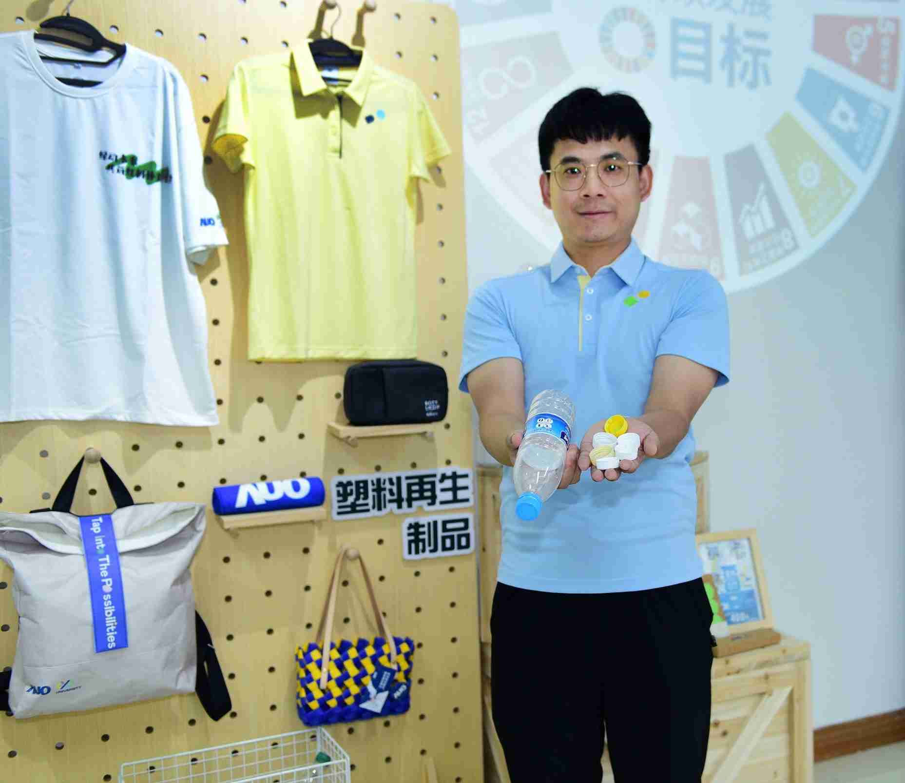 「2024智慧至成国际展」永续发展馆中，，，展示至成国际厦门驱动永续发展之成果，，，，包含将厂内废弃物再制为实用物品，，，，将永续发展理念深植于员工生活日常实践